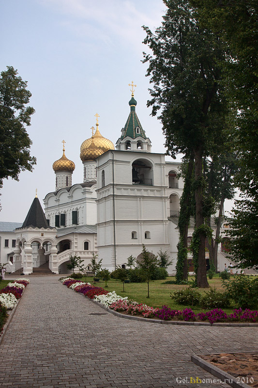 Кострома,Свято-Троицкий Ипатьевский монастырь, Звонница. Колокольня 1604 г