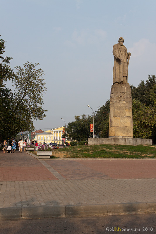 Кострома,Памятник Сусанину