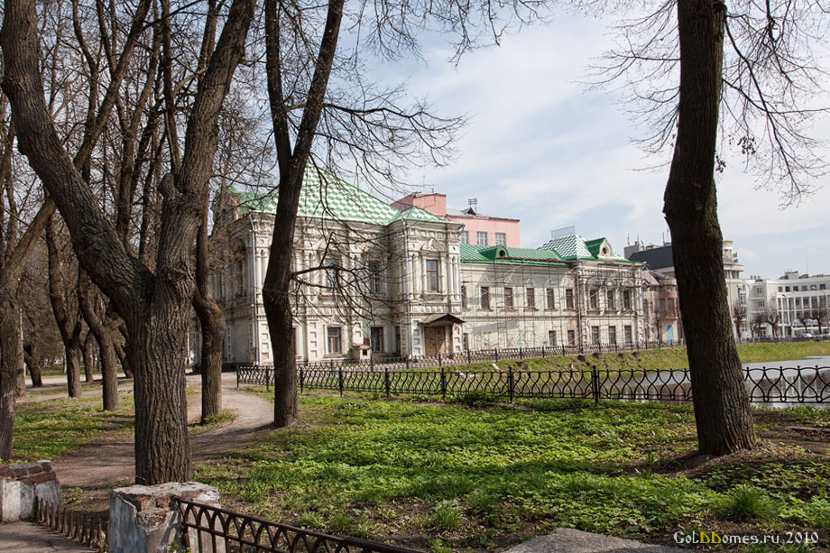 Шуя,Литературно-краеведческий музей и пруд на месте кремлевского рва